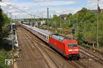 101 115 fährt mit IC 2024 (Passau - Hamburg-Altona) in Solingen Hbf ein. (30.04.2020) <i>Foto: Joachim Bügel</i>