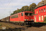 155 061 fährt durch den ehemaligen Bahnhof Lintorf an der Güterzugstrecke Duisburg-Weddau - Gremberg. (02.10.2013) <i>Foto: Wolfgang Bügel</i>