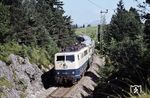 111 002 mit E 3685 zwischen Schmalensee und Mittenwald. (25.08.1980) <i>Foto: Prof. Dr. Willi Hager</i>