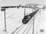 E 94 151 (Bw Rosenheim) mit einem Güterzug nach Freilassing in Bergen/Obb. (1957) <i>Foto: Reinhold Palm</i>