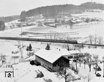 Ein Schnellzug mit einer E 18 bei Hasperting nahe Bergen/Obb. (1957) <i>Foto: Reinhold Palm</i>