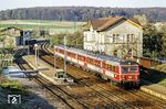 455 402 macht auf dem Weg nach Osterburken Station in Eichholzheim. (1984) <i>Foto: Karsten Risch</i>