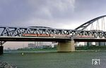 218 143 mit 111 136 vor dem Eröffnungszug der Ehrengäste bei der Fahrt über die neue Rheinbrücke. (10.04.1987) <i>Foto: Wolfgang Bügel</i>