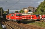 In Wuppertal-Steinbeck trifft 111 169 mit RE 10431 nach Dortmund auf die S 8 (1440 805) nach Mönchengladbach. (15.05.2020) <i>Foto: Wolfgang Bügel</i>
