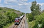 132 109 der Leipziger Eisenbahnverkehrsgesellschaft mit einem Kesselwagenzug aus Stendell bei Reuden nahe Zeitz. (17.05.2020) <i>Foto: Ralf Opalka</i>