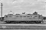 Die am 7. Juni 1958 abgelieferte E 50 030 (Bw Würzburg) in Frankfurt Hgbf.  (1961) <i>Foto: Reinhold Palm</i>