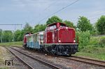213 336 der Rheinischen Eisenbahn GmbH (Linz/Rhein) überführt den 815 672 des Eisenbahnmuseums Bochum-Dahlhausen nach Linz.  (19.05.2020) <i>Foto: Marcus Henschel</i>