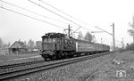 117 114 mit N 4010 nach Ulm bei Augsburg. (03.1977) <i>Foto: Burkhard Wollny</i>