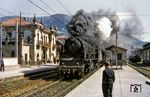 241 F 4079 der Spanischen Eisenbahnen (RENFE), eine Lok aus einer zwischen 1946 und 1947 beschafften Nachbauserie von Babcock & Wilcox (Bilbao), fährt mit einem Schnellzug aus Bilbao in Llodio (baskisch: Laudio) ein. (1961) <i>Foto: Peter W. Gray</i>