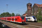 In Wuppertal-Unterbarmen begegnen sich DB-Regio 1440 319 als S 8 nach Hagen und NX 353 (442 353) als RE 32533 auf dem Weg nach Krefeld. (27.05.2020) <i>Foto: Wolfgang Bügel</i>