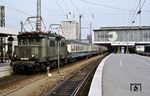 144 150 bringt einen Lr vom Münchener Hauptbahnhof nach Pasing. (29.08.1980) <i>Foto: Prof. Dr. Willi Hager</i>