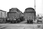 Die erste und letzte Lok der Baureihe standen im Bw Freiburg nur noch auf Reserve. Ausgemustert wurden sie am 29. Mai 1961. (18.04.1960) <i>Foto: Helmut Röth</i>