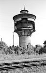 Der beschädigte zweite Wassserturm des Lokbahnhofs Grünstadt/Pfalz. (1951) <i>Foto: BD Mainz, Slg. W. Löckel</i>