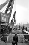 Einbau eines neuen Brückenteils an der Druslachbrücke nördlich von Germersheim. (1951) <i>Foto: BD Mainz, Slg. W. Löckel</i>