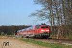 218 449 mit einer Regionalbahn von Stockheim nach Frankfurt bei Nidderau-Eichen.  (22.04.2010) <i>Foto: Marvin Christ</i>