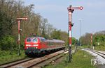 218 478 fährt mit RE 28027 (Neustadt/Weinstr - Karlsruhe) in Winden ein. (17.04.2011) <i>Foto: Marvin Christ</i>