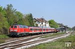 218 478 verlässt mit RE 28023 (Neustadt/Weinstr - Karlsruhe) den Bahnhof Winden. (17.04.2011) <i>Foto: Marvin Christ</i>