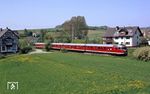 VT 08 520 in lieblicher Umgebung in Gladenbach auf dem Weg nach Marburg. (09.05.1987) <i>Foto: Joachim Bügel</i>