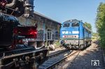 Die blaue 218 055 der PRESS (ex DB 218 458) übernimmt in Hattingen 99 1784 für den langen Transport nach Rügen. (28.05.2020) <i>Foto: Joachim Schmidt</i>