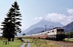 111 001 mit IC 180 "Karwendel" (Innsbruck - Bremen) bei Farchant, nördlich vom Garmisch. (02.09.1980) <i>Foto: Prof. Dr. Willi Hager</i>