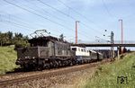194 111 mit 111 042 vor E 4540 bei Ufering östlich von Teisendorf. (03.09.1980) <i>Foto: Dorothee Hager</i>