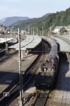 Die Schatten werden schon länger, da der E 3516 mit 194 111 den Bahnhof Berchtesgaden erst um 18.16 Uhr verlassen wird. (03.09.1980) <i>Foto: Prof. Dr. Willi Hager</i>