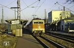 111 121 fährt mit D 320 (Köln - Aachen - Liege(G) - Bruxelles/Brussel - Oostende) durch Horrem.  (12.01.1990) <i>Foto: Peter Knickels</i>