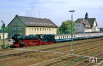 Nach einem kurzen Halt geht es für 41 360 mit Dsts 80540 (Düsseldorf - Solingen - Remscheid - Wuppertal - Düsseldorf) in Remscheid-Lennep weiter. (26.05.1987) <i>Foto: Joachim Bügel</i>
