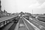 Zurück im Bahnhof Konstanz fährt 50 2398 vom Bw Radolfzell mit P 1444 dort ein. (10.05.1960) <i>Foto: Helmut Röth</i>