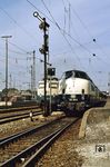 221 120 fährt mit D 934 (Norddeich - Münster - Hamm - Wuppertal - Köln) aus dem Bahnhof Rheine. (26.08.1980) <i>Foto: A. Wagner</i>