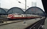 601 017 fährt als Dt 13316 (Pfronten-Stainach - Dortmund) in Frankfurt Hbf ein. (29.08.1980) <i>Foto: A. Wagner</i>
