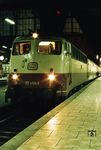 112 499 vom Bw Hamburg 1 vor einem Schnellzug in Frankfurt/M Hbf. (31.10.1980) <i>Foto: A. Wagner</i>