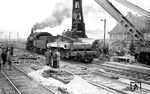 55 2727 mit einem Arbeitszug und einem Brückenteil im Bahnhof Kandel. (1954) <i>Foto: BD Mainz, Slg. W. Löckel</i>