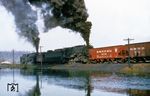 Bei Excelsior (Pennsylvania) schieben zwei Loks der Pennsylvania Railroad (PRR) No. 4249 mit einer zweiten Lok einen Kohlenzug mit über 10.000 PS nach. Beide gehören zur class 2-10-0 "Decapods". No. 4249 ist eine I-1SA-Lok, gebaut von Baldwin Locomotive Works ursprünglich als I-1S im Juni 1923, umgebaut in Juniata in eine I-1SA im Mai 1943, und abgestellt im August 1957. (12.05.1956) <i>Foto: Mike Usenia</i>