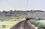 Blick aus einem entgegenkommenden Zug auf E 18 32 und eine E 17, die mit einem Schnellzug zwischen Urspring und Lonsee unterwegs sind. (05.1956) <i>Foto: Carl Bellingrodt</i>
