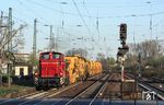 260 773 der Steigerwaldbahn mit Baumaschinen am Bahnhof Mainz-Kastel. (02.04.2011) <i>Foto: Marvin Christ</i>