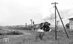 52 8009 (ex 52 1605, Baujahr 1943) mit einem Güterzug am Abzweig Kahla bei Elsterwerda-Biehla. (03.1977) <i>Foto: Burkhard Wollny</i>