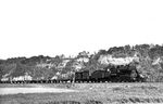 58 1941 rollt mit einem Güterzug zwischen Bad Kösen und Saaleck entlang. (12.06.1935) <i>Foto: DLA Darmstadt (Bellingrodt)</i>