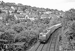 140 008 vom Bw Mannheim mit einem Personenzug auf der Gäubahn in Stuttgart. (1983) <i>Foto: Karsten Risch</i>