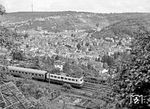 Dieses Bild der 110 234 mit dem Ausblick auf den Stuttgarter Talkessel zeigt, warum die Gäubahn hier als „Panoramabahn“ bezeichnet wird und als eine der schönsten innerstädtischen Bahnstrecken Deutschlands gilt.  (1983) <i>Foto: Karsten Risch</i>