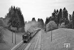 18 627 mit D 93 "Bavaria" bei Röthenbach im Allgäu. Der Zug hatte Lindau um 12.54 Uhr verlassen und wird München um 16.02 Uhr erreichen. (14.05.1960) <i>Foto: Helmut Röth</i>