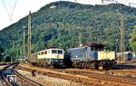 In Geislingen/Steige trifft 111 099 mit dem D 411 "Hellas-Express" (Dortmund - Athen) auf 194 178. (08.08.1987) <i>Foto: Wolfgang Bügel</i>