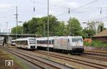 Ausnahmsweise auf dem S-Bahngleis in Wuppertal-Unterbarmen unterwegs, begegnet TXL 185 537 mit dem NX-Ersatzzug RB 32441 nach Köln dem VT 12.12.06 von Abellio, der als S 7 auf dem Weg nach Remscheid ist. (20.08.2020) <i>Foto: Wolfgang Bügel</i>