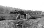 57 1818 vom Bw Eschwege West mit einem Güterzug bei Hasselbach auf der Bahnstrecke Kassel - Waldkappel. (25.05.1936) <i>Foto: DLA Darmstadt (Bellingrodt)</i>
