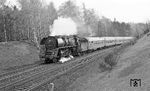 Bei Uckro kommt 01 1512 mit dem D 370 "Pannonia-Express" nach Berlin angedampft. (04.1977) <i>Foto: Burkhard Wollny</i>