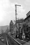 Wegen der besseren Sichtbarkeit wurde das Einfahrsignal A des Bahnhofs Bacharach aus Richtung Oberwesel in einer besonders hohen Ausführung angefertigt. (1938) <i>Foto: Paul Trost</i>