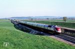 Ein 601 als "Alpen-See-Express" Dt 13480 auf dem Heimweg aus dem bayerischen Wald nach Hamburg bei Salzderhelden. (11.05.1980) <i>Foto: Prof. Dr. Willi Hager</i>