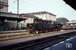 50 1732 vom Bw Schwandorf fährt mit einem Güterzug durch Regensburg Hbf. (1968) <i>Foto: Dieter Junker</i>