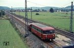 Der letzte Zug aus Burggrub mit 323 652 und Schienenbus-Beiwagen 998 183 kurz vor dem Ende seiner Reise in Stockheim/Oberfr. (30.09.1972) <i>Foto: Dieter Junker</i>