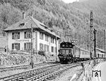 145 152 verlässt den Bahnhof Hirschsprung in Richtung Freiburg. (1978) <i>Foto: Karsten Risch</i>